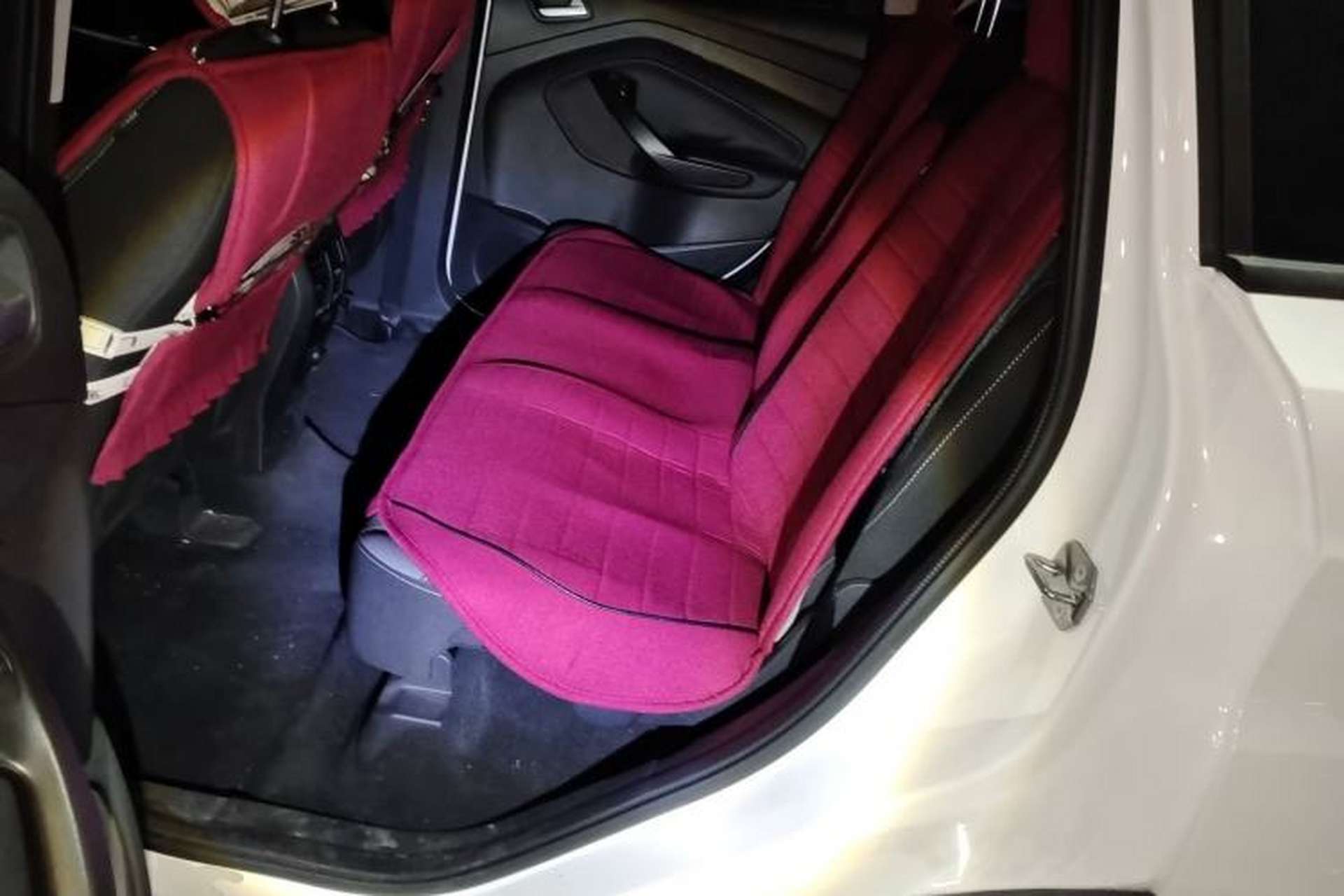Used Ford Kuga 2015 1.5L GTDi Two-Wheel-Drive Comfort Model Left Rear Seat