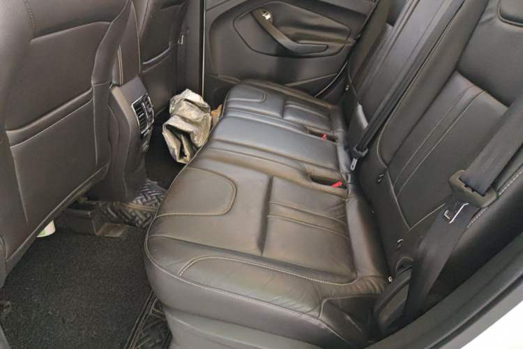Used Ford Kuga 2015 2.0L GTDi Four-Wheel-Drive Sport Model Left Rear Seat