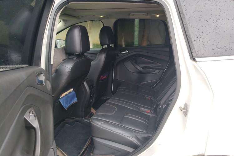 Used Ford Kuga 2015 2.0L GTDi Four-Wheel-Drive Sport Model Left Rear Seat