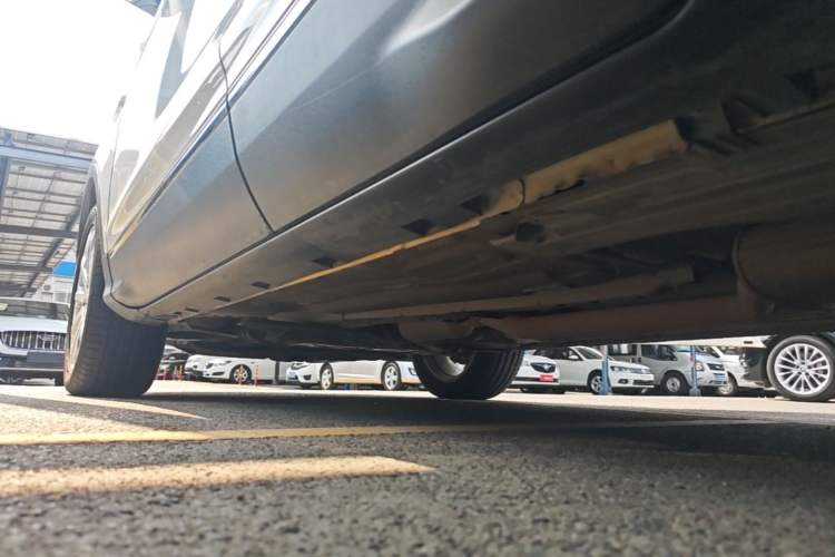 Used Ford Kuga 2015 2.0L GTDi Four-Wheel Drive Prestige Model Left Side Sill