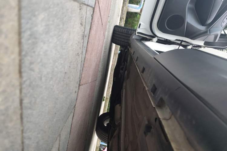 Used Ford Kuga 2015 1.5L GTDi Two-Wheel Drive Fashion Edition Left Side Sill