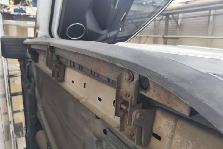 Used Ford Kuga 2015 1.5L GTDi Four-Wheel-Drive Elite Model Left Side Sill