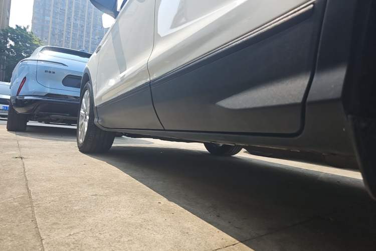 Used Ford Kuga 2015 1.5L GTDi Two-Wheel-Drive Comfort Model Left Side Sill