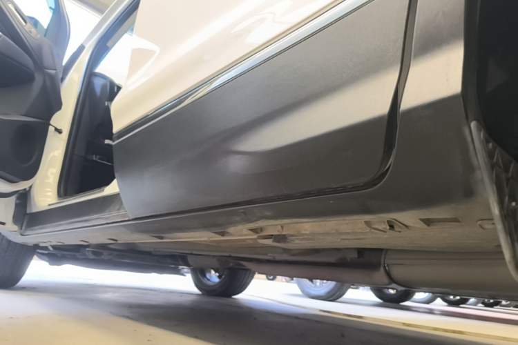 Used Ford Kuga 2015 2.0L GTDi Four-Wheel-Drive Sport Model Left Side Sill