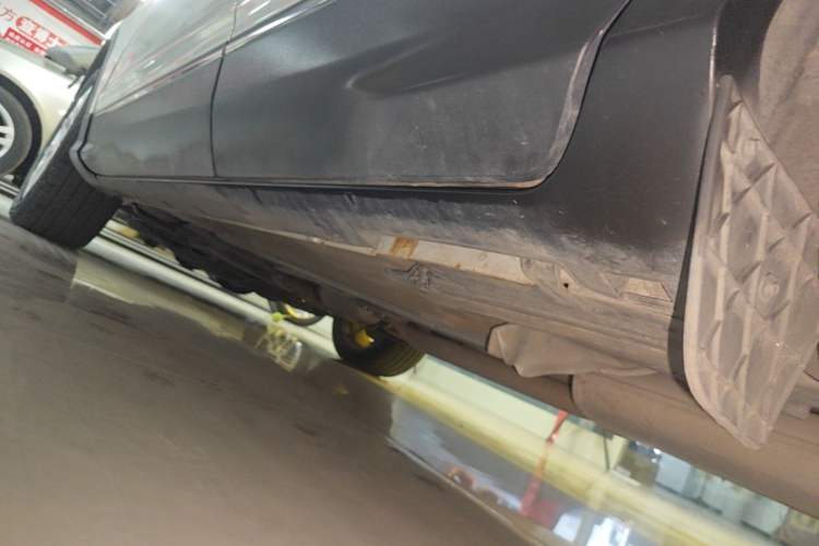 Used Ford Kuga 2015 2.0L GTDi Four-Wheel Drive Elite Model Left Side Sill