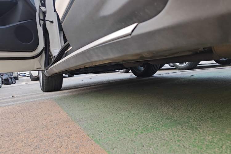Used Ford Kuga 2015 1.5L GTDi Four-Wheel-Drive Elite Model Left Side Sill