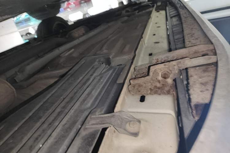 Used Ford Kuga 2015 1.5L GTDi Two-Wheel-Drive Comfort Model Left Side Sill