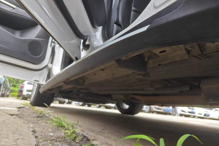 Used Ford Kuga 2015 2.0L GTDi Four-Wheel Drive Elite Model Left Side Sill