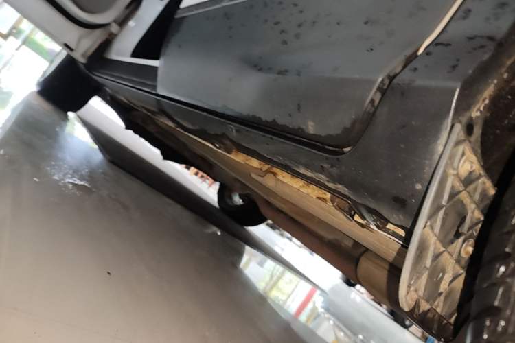 Used Ford Kuga 2015 2.0L GTDi Four-Wheel Drive Prestige Model Left Side Sill