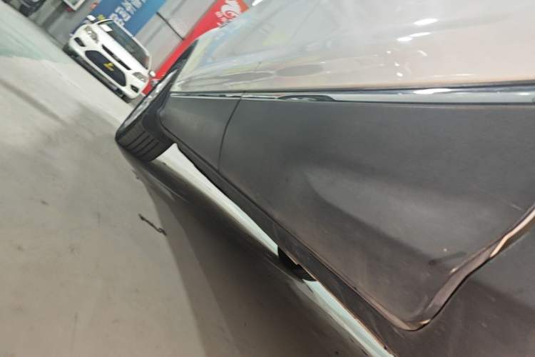Used Ford Kuga 2015 2.0L GTDi Four-Wheel Drive Elite Model Left Side Sill