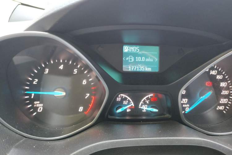 Used Ford Kuga 2015 1.5L GTDi Two-Wheel-Drive Comfort Model Odometer Close Up