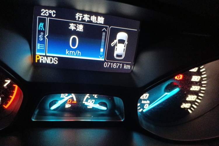 Used Ford Kuga 2015 2.0L GTDi Four-Wheel-Drive Sport Model Odometer Close Up