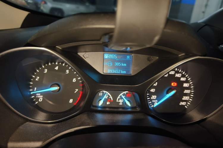 Used Ford Kuga 2015 1.5L GTDi Two-Wheel Drive Fashion Edition Odometer Close Up