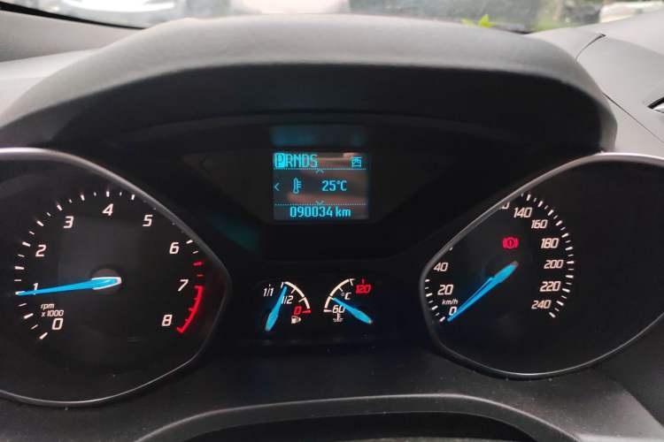 Used Ford Kuga 2015 1.5L GTDi Two-Wheel Drive Fashion Edition Odometer Close Up