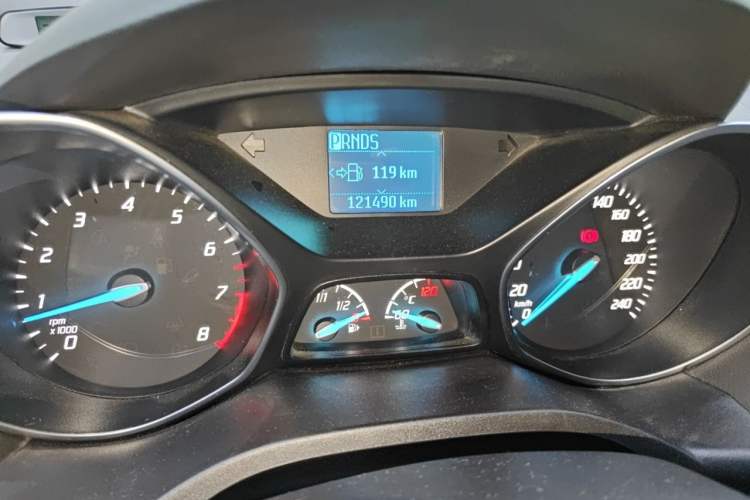 Used Ford Kuga 2015 1.5L GTDi Two-Wheel-Drive Comfort Model Odometer Close Up