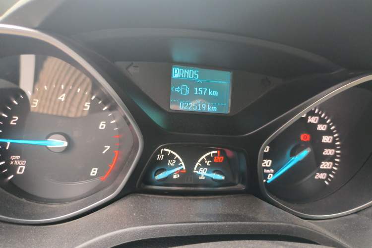 Used Ford Kuga 2015 1.5L GTDi Two-Wheel-Drive Comfort Model Odometer Close Up