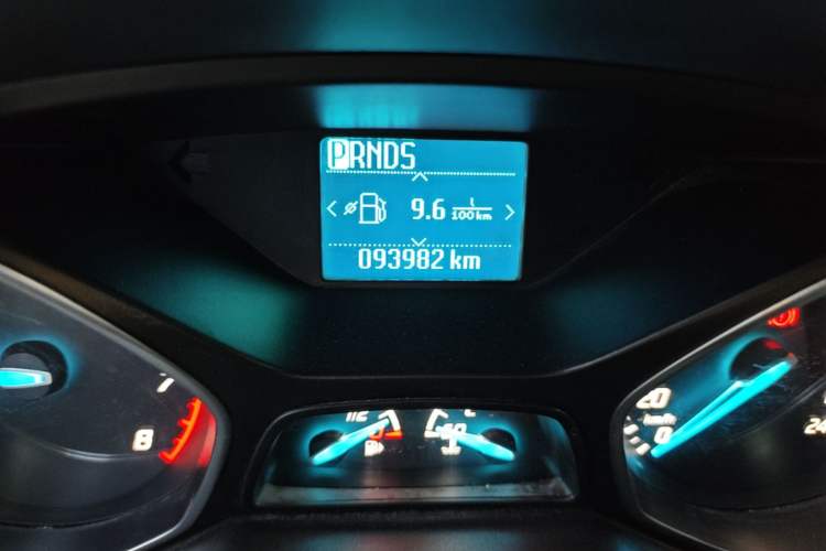 Used Ford Kuga 2015 1.5L GTDi Two-Wheel-Drive Comfort Model Odometer Close Up
