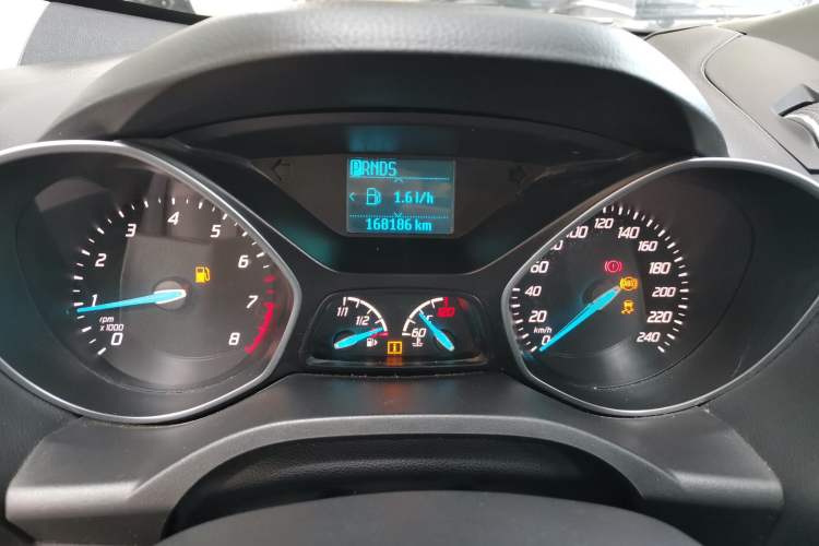 Used Ford Kuga 2015 1.5L GTDi Two-Wheel-Drive Comfort Model Odometer Close Up