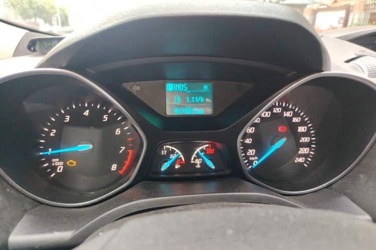 Used Ford Kuga 2015 1.5L GTDi Two-Wheel Drive Fashion Edition Odometer Close Up