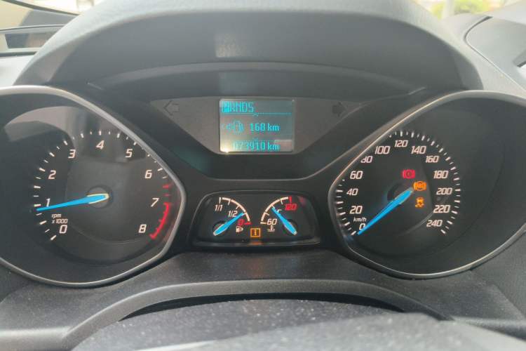 Used Ford Kuga 2015 1.5L GTDi Two-Wheel-Drive Comfort Model Odometer Close Up