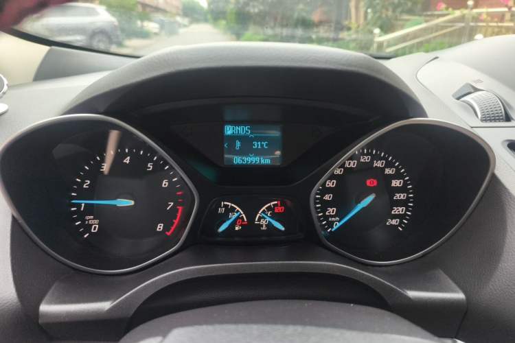 Used Ford Kuga 2015 1.5L GTDi Two-Wheel-Drive Comfort Model Odometer Close Up