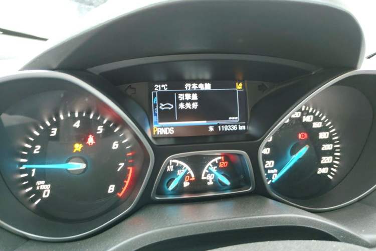 Used Ford Kuga 2015 2.0L GTDi Four-Wheel-Drive Sport Model Odometer Close Up