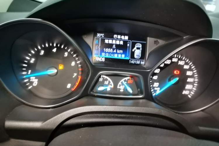 Used Ford Kuga 2015 2.0L GTDi Four-Wheel-Drive Sport Model Odometer Close Up