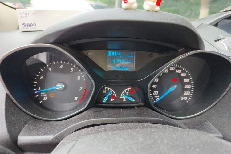 Used Ford Kuga 2015 1.5L GTDi Two-Wheel-Drive Comfort Model Odometer Close Up