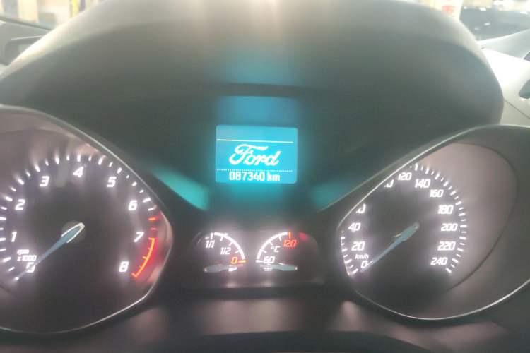 Used Ford Kuga 2015 1.5L GTDi Two-Wheel Drive Fashion Edition Odometer Close Up