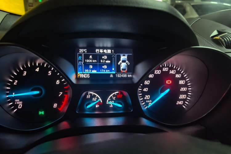 Used Ford Kuga 2015 1.5L GTDi Four-Wheel-Drive Elite Model Odometer Close Up