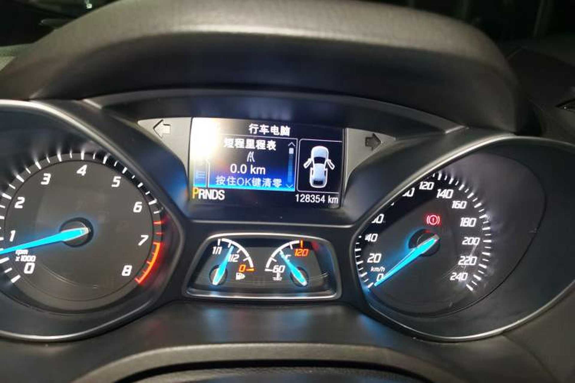 Used Ford Kuga 2015 2.0L GTDi Four-Wheel-Drive Sport Model Odometer Close Up