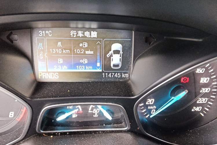 Used Ford Kuga 2015 2.0L GTDi Four-Wheel-Drive Sport Model Odometer Close Up