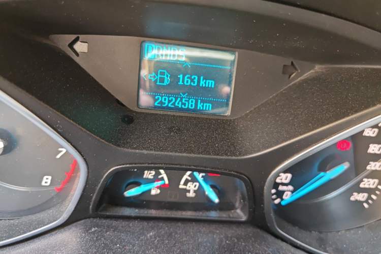 Used Ford Kuga 2015 1.5L GTDi Two-Wheel-Drive Comfort Model Odometer Close Up