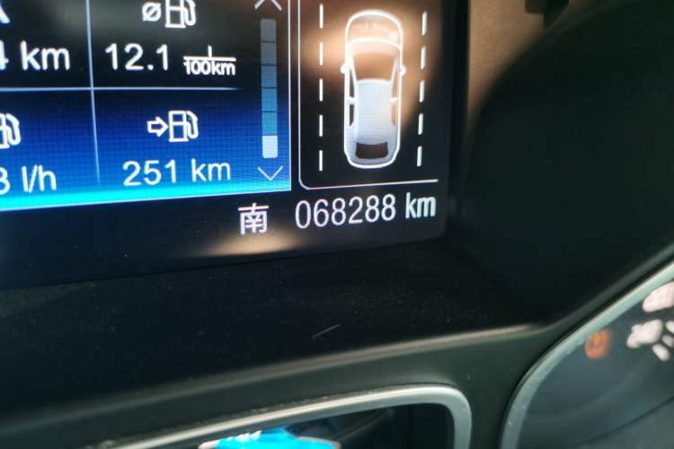 Used Ford Kuga 2015 2.0L GTDi Four-Wheel Drive Prestige Model Odometer Close Up