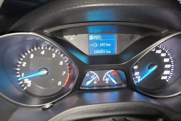 Used Ford Kuga 2015 1.5L GTDi Two-Wheel-Drive Comfort Model Odometer Close Up
