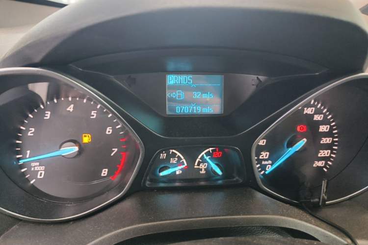 Used Ford Kuga 2015 1.5L GTDi Two-Wheel-Drive Comfort Model Odometer Close Up