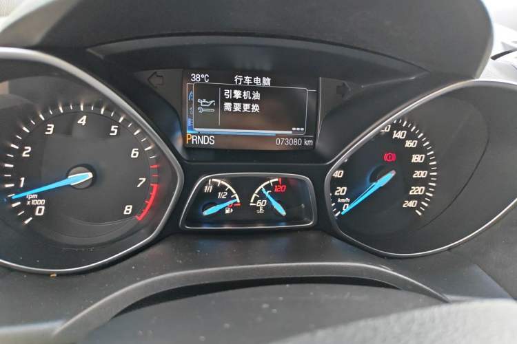 Used Ford Kuga 2015 2.0L GTDi Four-Wheel Drive Elite Model Odometer Close Up