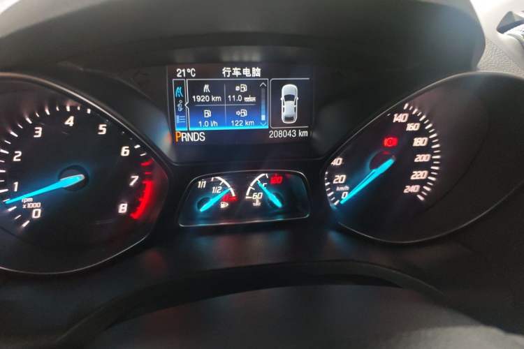 Used Ford Kuga 2015 2.0L GTDi Four-Wheel-Drive Sport Model Odometer Close Up