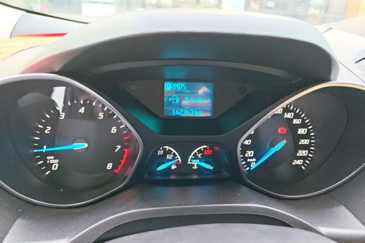 Used Ford Kuga 2015 1.5L GTDi Two-Wheel-Drive Comfort Model Odometer Close Up
