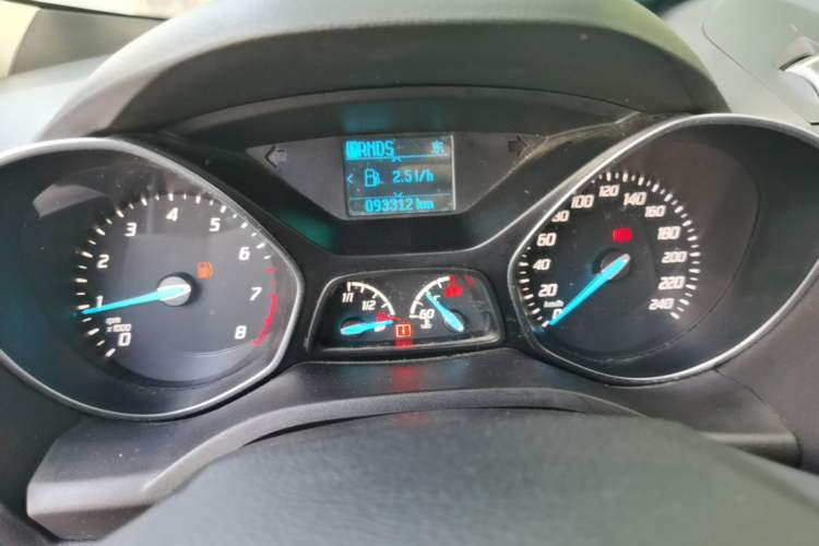 Used Ford Kuga 2015 1.5L GTDi Two-Wheel-Drive Comfort Model Odometer Close Up