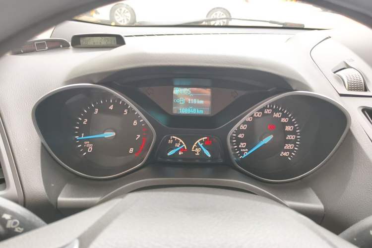 Used Ford Kuga 2015 1.5L GTDi Two-Wheel-Drive Comfort Model Odometer Close Up