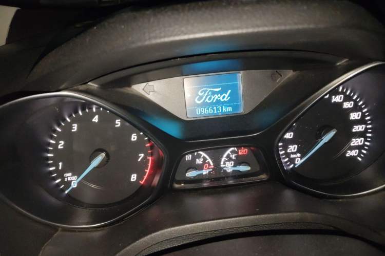 Used Ford Kuga 2015 1.5L GTDi Two-Wheel Drive Fashion Edition Odometer Close Up