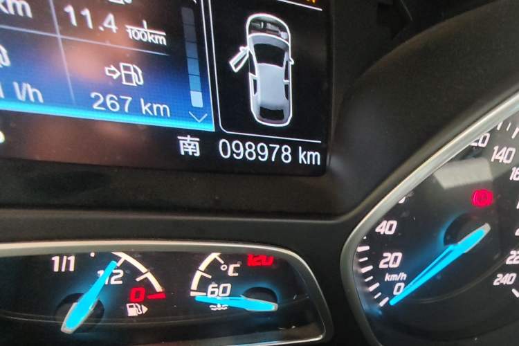 Used Ford Kuga 2015 2.0L GTDi Four-Wheel Drive Prestige Model Odometer Close Up