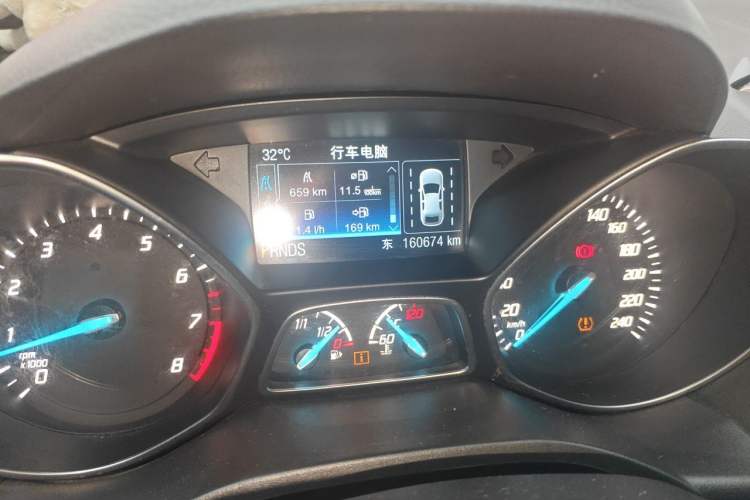 Used Ford Kuga 2015 2.0L GTDi Four-Wheel Drive Prestige Model Odometer Close Up