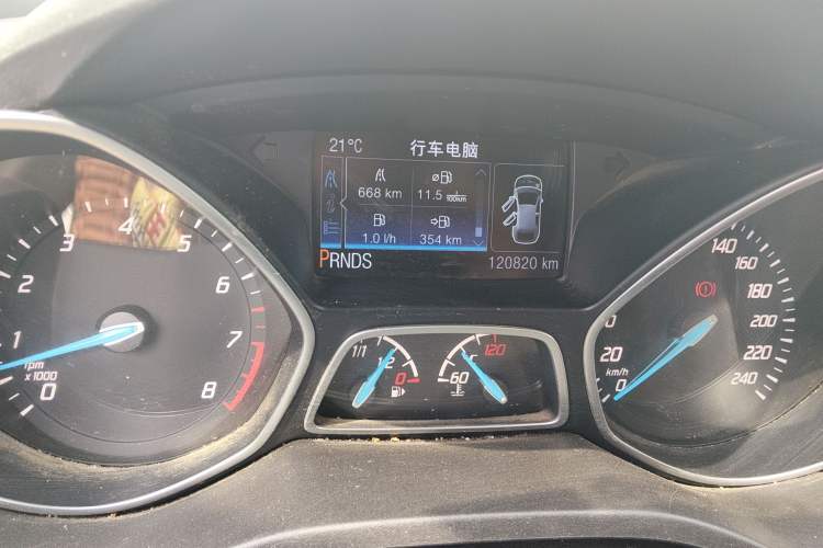 Used Ford Kuga 2015 2.0L GTDi Four-Wheel-Drive Sport Model Odometer Close Up