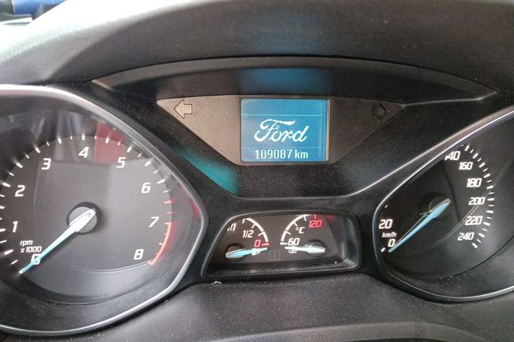 Used Ford Kuga 2015 1.5L GTDi Two-Wheel Drive Fashion Edition Odometer Close Up