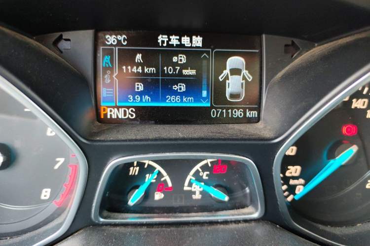 Used Ford Kuga 2015 2.0L GTDi Four-Wheel-Drive Sport Model Odometer Close Up