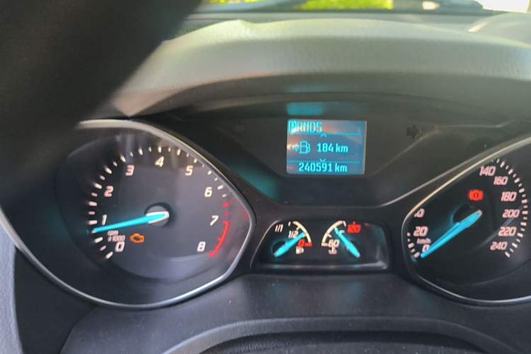 Used Ford Kuga 2015 1.5L GTDi Two-Wheel-Drive Comfort Model Odometer Close Up