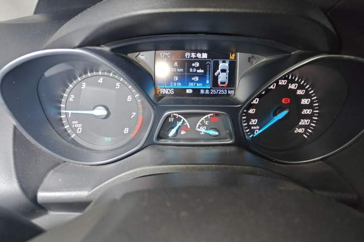 Used Ford Kuga 2015 2.0L GTDi Four-Wheel Drive Prestige Model Odometer Close Up