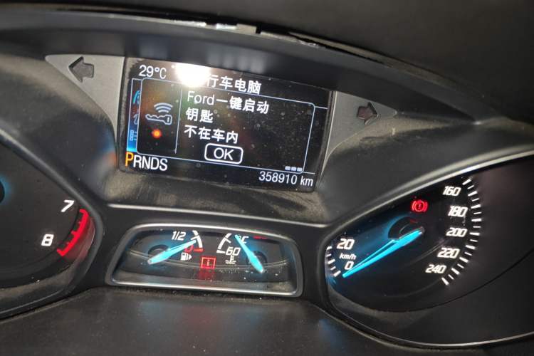 Used Ford Kuga 2015 1.5L GTDi Four-Wheel-Drive Elite Model Odometer Close Up